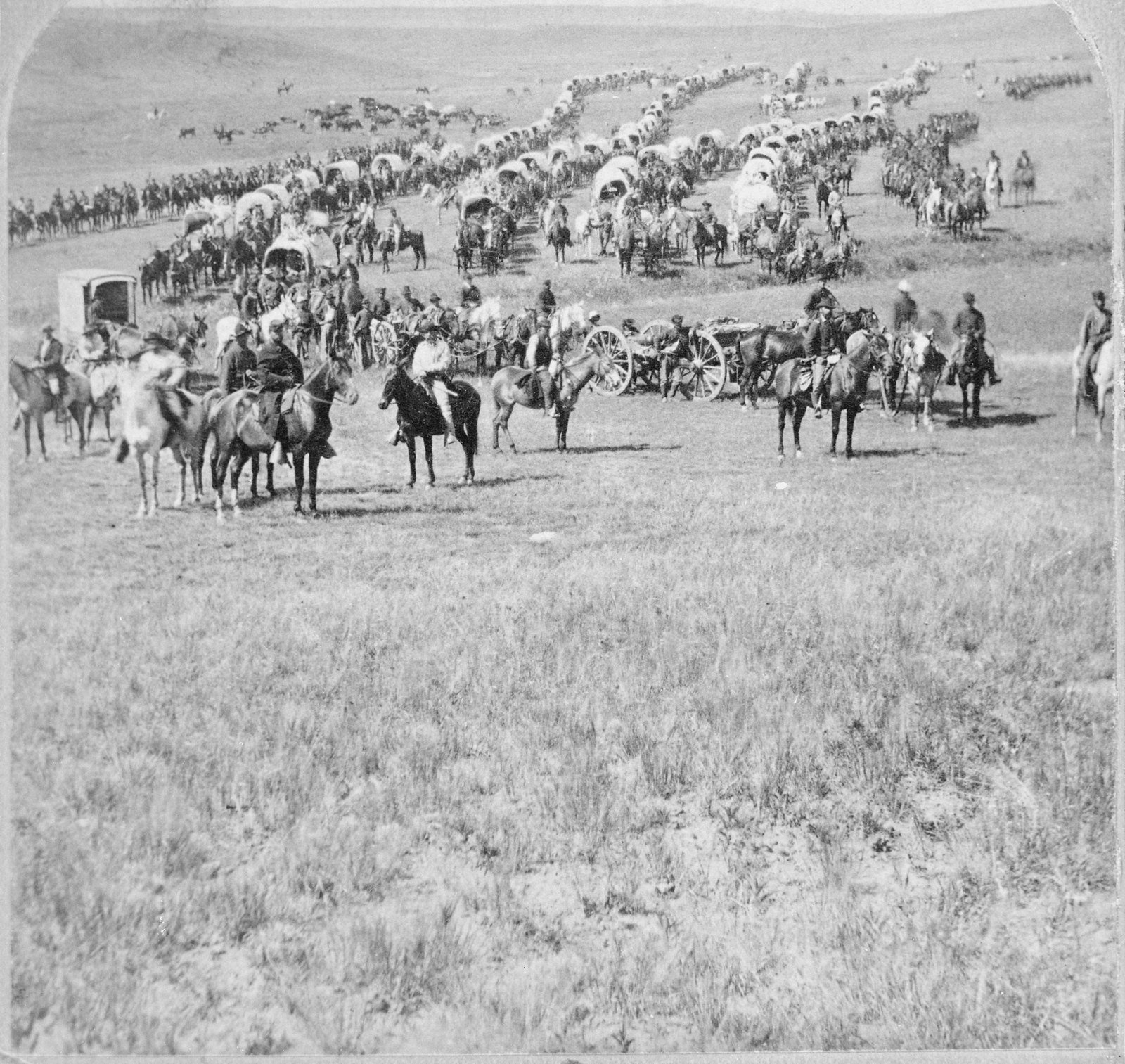 Custer's column of cavalry, artillery and wagons crossing the plains of Dakota Territory on the 1874 Black Hills Expedit